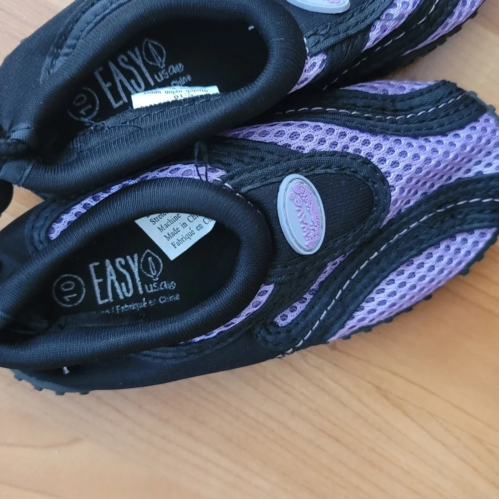 NWOT Kid’s Size 10 Easy Wave Water Shoes Swim Stretch on Beach Pool Mesh Shoe